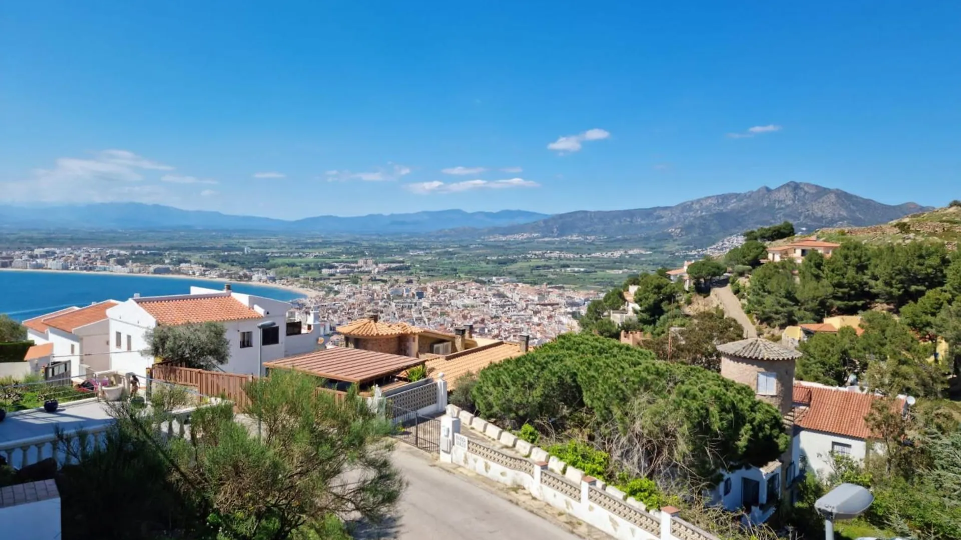 Casa Encantadora Y Acogedora En Roses Spain